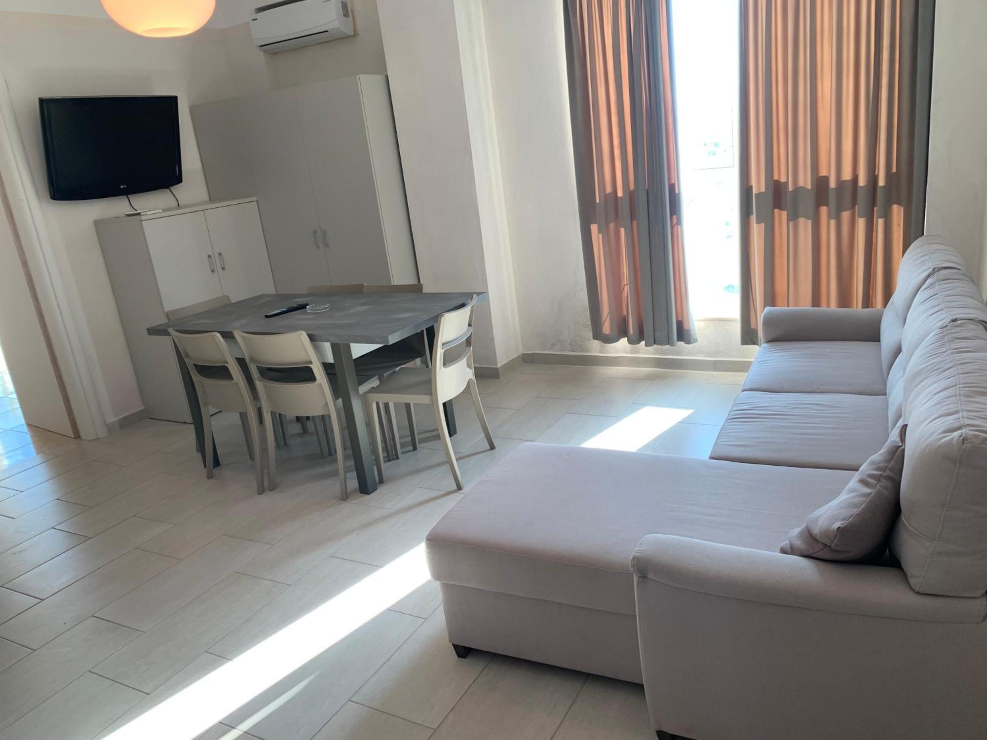 Guest - Sea Breeze Apartments ساراندا المظهر الخارجي الصورة